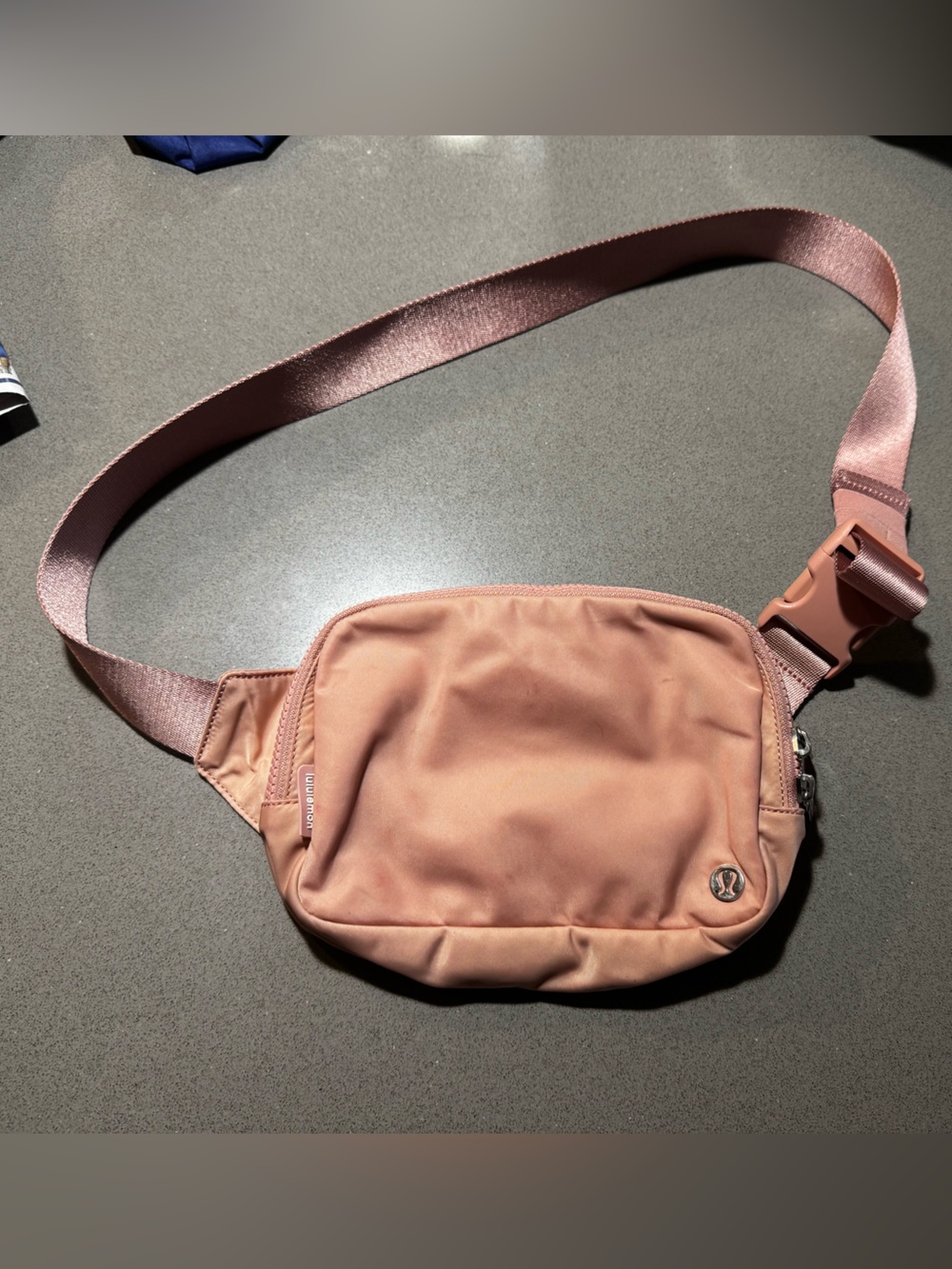 lululemon athletica Dusty Rose Men’s Sling Belt Bag